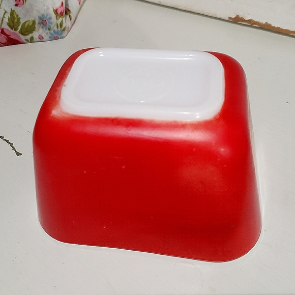 Pyrex Small Fridge Dish - Picture 3 of 4